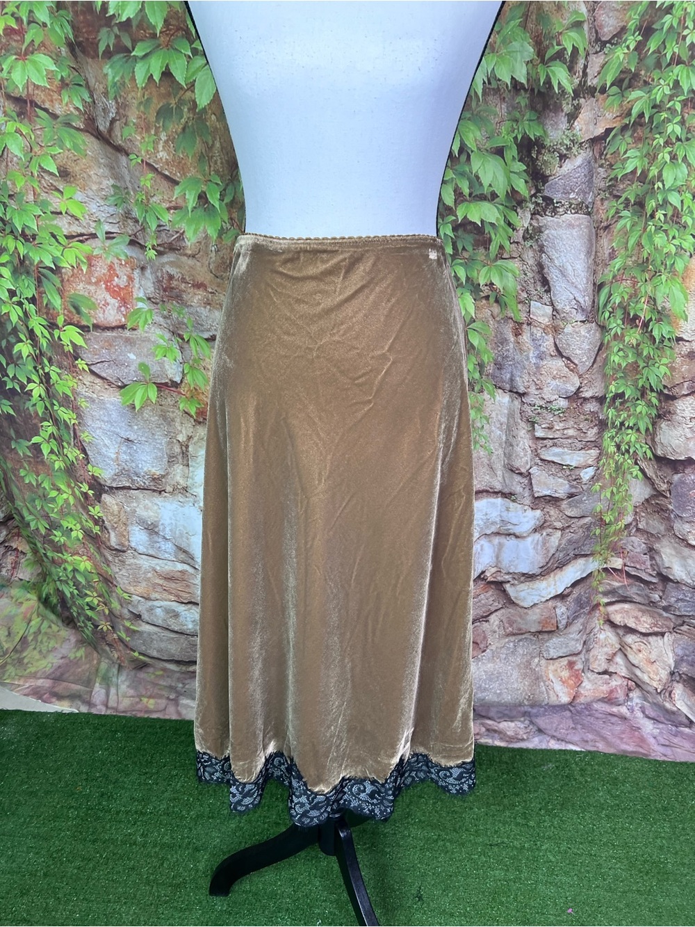 HOUSE OF HARLOW Quiet Luxury Bronze Crushed Velvet Longline Lace Trim Skirt, L - Picture 2 of 13
